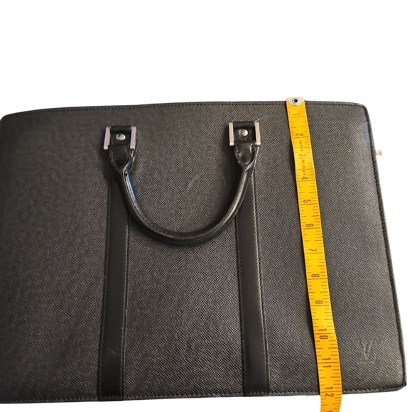 Louis Vuitton Black Tiaga Leather Unisex Briefcase - Picture 16 of 17